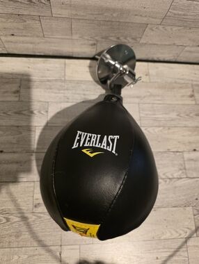 Everlast Black Speed Bag with Yellow Logo